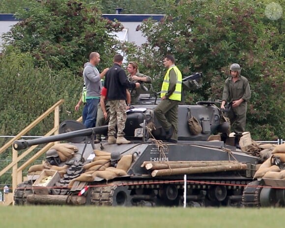 Exclusif - Prix Special - Brad Pitt apprend a conduire un tank sur le tournage de "Fury" au Royaume Uni le 3 septembre 2013.  Exclusive - For Germany call for price - Amazing pictures of Brad Pitt learning to drive a tank for his new film "Fury" in the English Countryside on September 3rd, 2013. Brad is being taught the art of driving an American World War 2 tank by a local instructor for his new film which starts filming next month.03/09/2013 - 