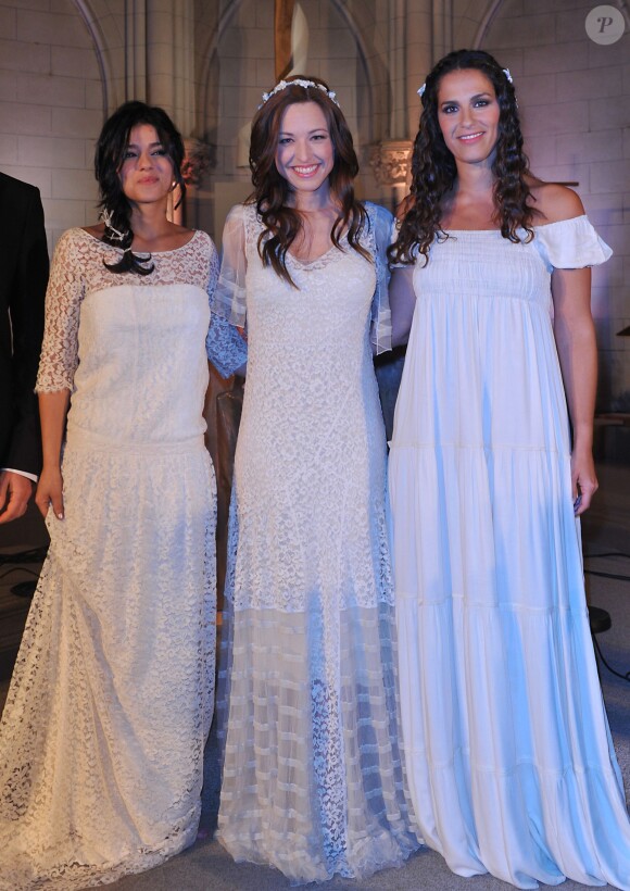Elisa Tovati et Sonia Lacen au showcase de Natasha St-Pier pour la sortie de son nouvel album "Thérèse, vivre d'amour", à la Chapelle Sainte-Thérèse de la Fondation des Apprentis d'Auteuil, à Paris, le 10 avril 2013.