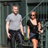 Lindsay Lohan et son coach de sobriété à la sortie du restaurant Lure à Soho, New York, le 10 septembre 2013.