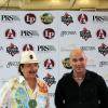 Carlos Santana et Andre Agassi lors d'une donation d'instruments de musique en faveur du Andre Agassi College Preparatory Academy à Las Vegas, le 9 septembre 2013