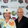 Carlos Santana et Andre Agassi lors d'une donation d'instruments de musique en faveur du Andre Agassi College Preparatory Academy à Las Vegas, le 9 septembre 2013