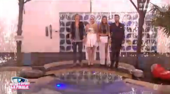 Anaïs, Alexia, Vincent et Gautier disent adieu à la Maison des Secrets - Finale de Secret Story 7. Le 13 septembre 2013. La maison étincelle.
