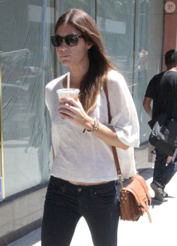 Jennifer Carpenter le 15 août 2012 dans les rues de Los Angeles.