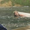 Monica Bellucci sur le tournage de L'Amour et la paix, nouvelle réalisation d'Emir Kusturica, sur la rivière Trebizat à Ljubuski en Bosnie-Herzégovine, le 9 septembre 2013