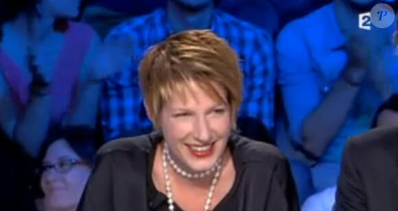 Natacha Polony chante L'Amour cochon de Pierre Palmade dans l'émission On n'est pas couché de France 2. Samedi 14 septembre 2013.