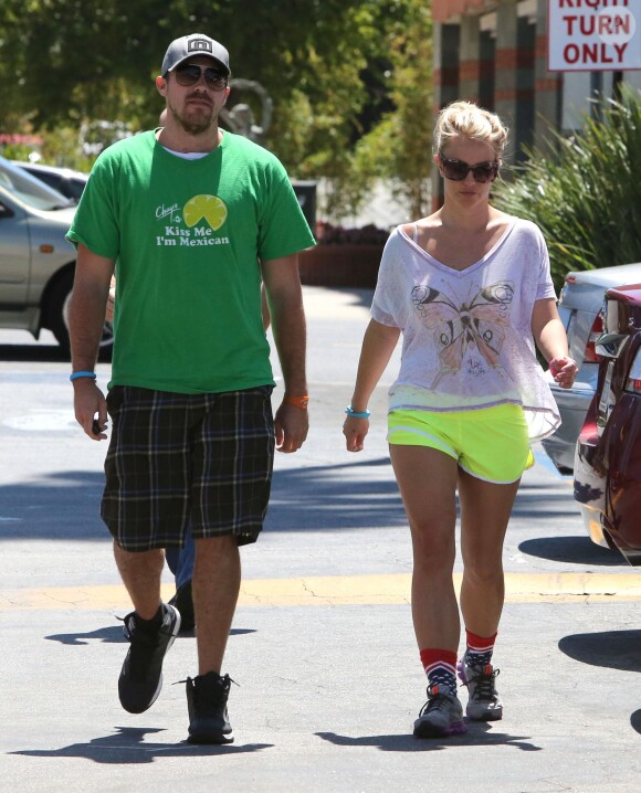 Britney Spears et son petit ami David Lucado vont déjeuner au restaurant à Encino, le 25 août 2013.