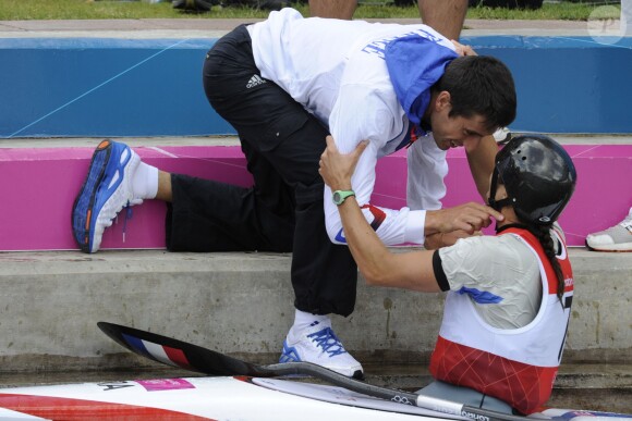 Tony Estanguet félicite Emilie Fer après sa victoire aux Jeux olympiques de Londres le 2 août 2012