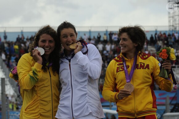 Emilie Fer sur la plus haute marche du podium des JO de Londres le 2 août 2012