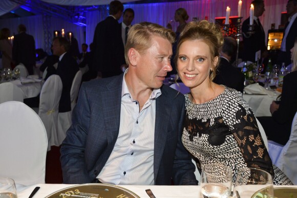 Mika Häkkinen, amoureux, et sa compagne Marketa Kromatova lors de la soirée de la Coupe des Présidents Hermès Eagle 2013 à Bad Griesbach le 14 septembre 2013