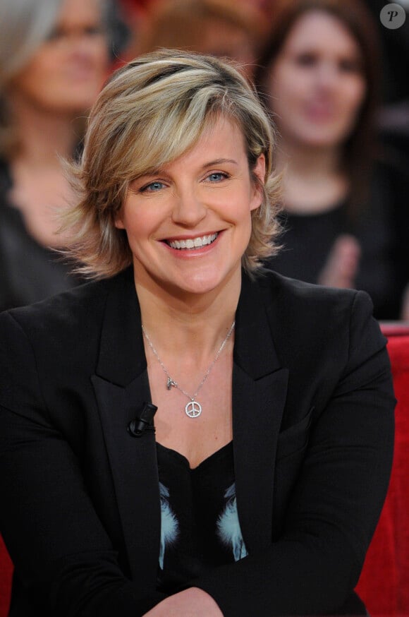 Céline Géraud sur le plateau de Vivement Dimanche, à Paris le 12 décembre 2012.