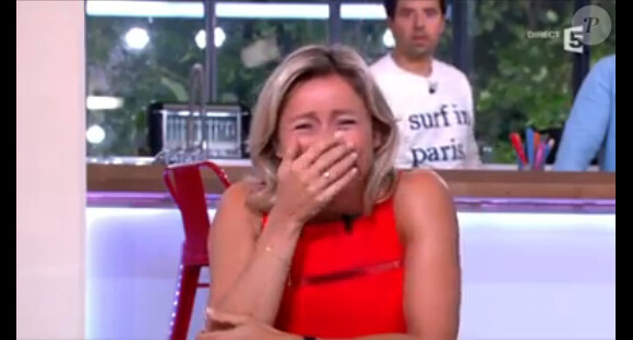 Anne-Sophie Lapix, en plein fou rire dans l'émission C à vous, le mardi 17 septembre 2013.