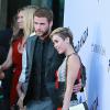Miley Cyrus et son fiancé Liam Hemsworth, ensemble pour la première fois sur un tapis rouge depuis un an, à la première du film "Paranoia" à Los Angeles, le 8 aout 2013.