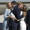 Free hugs sur le tarmac... Letizia et Felipe d'Espagne ont accueilli en toute amitié le 18 septembre 2013 à la base militaire aérienne de Torrejon de Ardoz le roi Willem-Alexander et la reine Maxima des Pays-Bas pour leur visite inaugurale en Espagne.