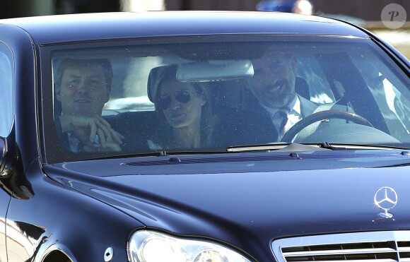 Le prince Felipe a conduit ses hôtes au palais de la Zarzuela. Letizia et Felipe d'Espagne ont accueilli en toute amitié le 18 septembre 2013 à la base militaire aérienne de Torrejon de Ardoz le roi Willem-Alexander et la reine Maxima des Pays-Bas pour leur visite inaugurale en Espagne.