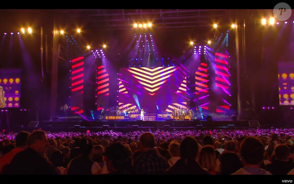 Céline Dion chante live "Loved Me back To Life" lors de son concert sur les plaines d'Abraham à Québec, le 27 juillet 2013.
