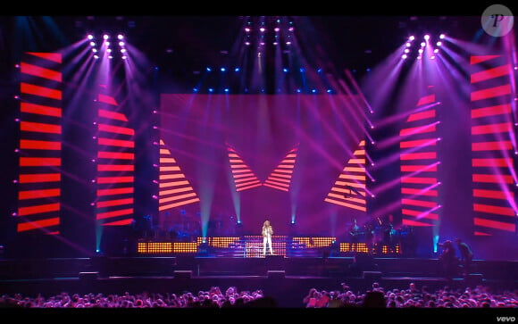 Céline Dion chante live "Loved Me back To Life" lors de son concert à Québec, le 27 juillet 2013.