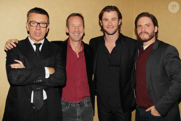 Peter Morgan, Andrew Eaton, Chris Hemsworth et Daniel Brühl lors de l'avant-première du film Rush à New York le 18 septembre 2013