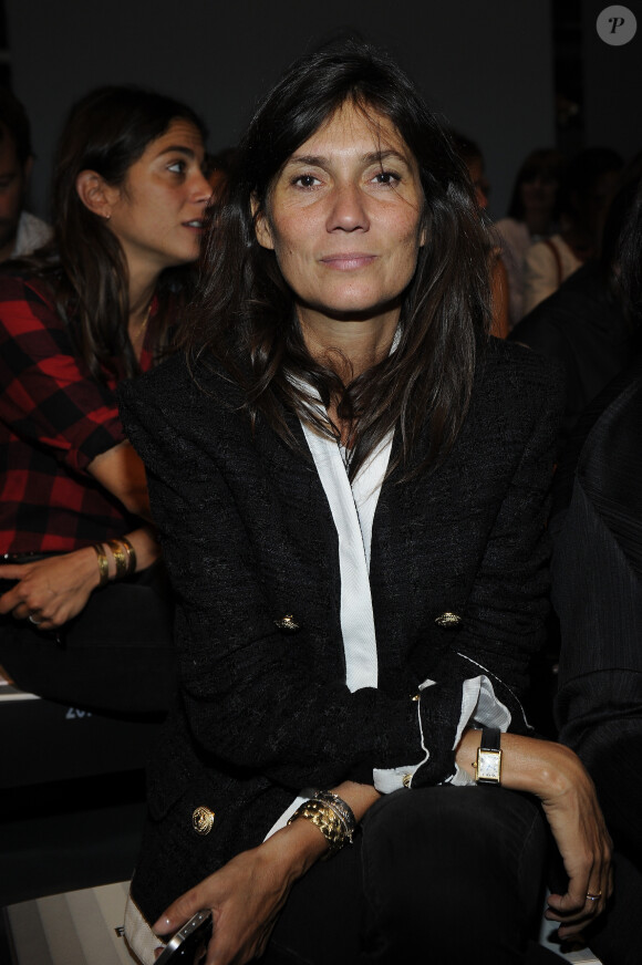 Emmanuelle Alt assiste au défilé Fendi printemps-été 2014 à Milan. Le 19 septembre 2013.