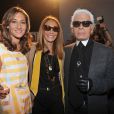 Marisa Berenson, sa fille Starlite et Karl Lagerfeld lors du défilé Fendi printemps-été 2014 à Milan. Le 19 septembre 2013.