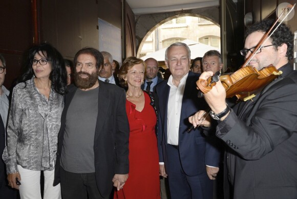 Yamina Benguigui, Marek Halter, Brigitte et Jean-Marc Ayrault lors de la soirée du nouvel an juif chez Marek Halter à Paris le 8 septembre 2013