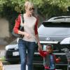 Charlize Theron et son fils Jackson dans les rues de Los Angeles, le vendredi 20 septembre 2013.