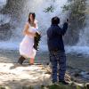 Monica Bellucci sur le tournage du film L'amour et la paix près des chutes de Kravica Falls sur la rivière Trebizat, Ljubuski, en Bosnie le 21 septembre 2013.