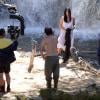 Monica Bellucci sur le tournage du film L'amour et la paix près des chutes de Kravica Falls sur la rivière Trebizat, Ljubuski, en Bosnie le 21 septembre 2013.