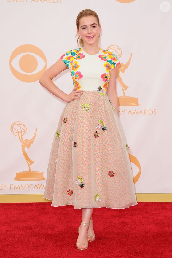 Kiernan Shipka en robe Delpozo (collection printemps-été 2014) lors des 65e Emmy Awards au Nokia Theatre L.A. Live. Los Angeles, le 22 septembre 2013.