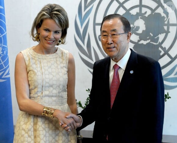 La reine Mathilde de Belgique avec Ban Ki-moon, en visite à l'ONU à New York le 19 septembre 2013