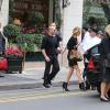 Rosie Huntington-Whiteley et Jason Statham sortent de l'hôtel Bristol et se baladent à Paris, le 26 septembre 2013.