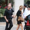 Rosie Huntington-Whiteley et Jason Statham sortent main dans la main de l'hôtel Bristol et se baladent à Paris, le 26 septembre 2013.