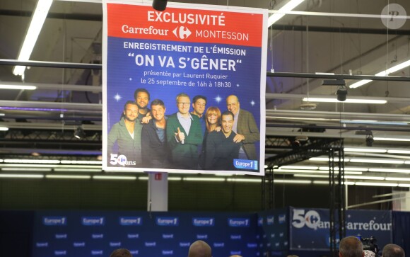 Exclusif - Laurent Ruquier et son équipe ont animé l'émission d'Europe 1 "On va s'gêner" dans le magasin Carrefour de Montesson près de Saint-Germain-en-Laye à l'occasion des 50 ans de l'enseigne le 25 septembre 2013.