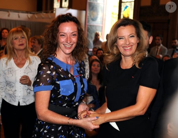Valérie Trierweiler et Florence Cassez, heureuses de se retrouver pour le mariage du conseiller régional PS Jean Luc Roméro et de Christophe Michel le 27 Septembre 2013.
