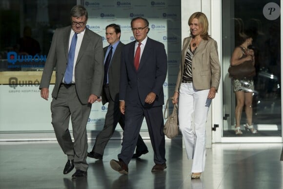 L'infante Cristina d'Espagne le 25 septembre 2013 à l'hôpital Quiron de la banlieue de Madrid, où le roi Juan Carlos Ier avait été opéré de la hanche la veille.