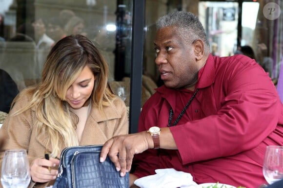 Kim Kardashian déjeune avec André Leon Talley au restaurant L'Avenue à Paris, le 30 septembre 2013.