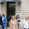 Kim Kardashian se balade avenue Montaigne Avenue à Paris, le 30 septembre 2013.
