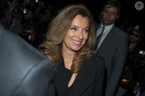Valérie Trierweiler arrive au Grand Palais pour assister au défilé Saint Laurent printemps-été 2014. Paris, le 30 septembre 2013.