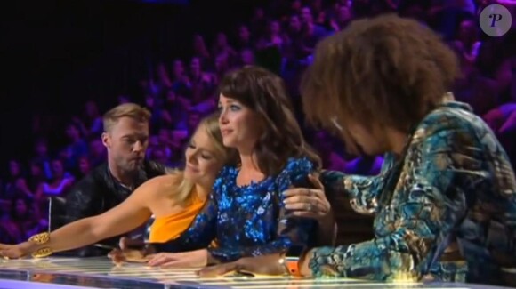 Dannii Minogue a fondu en larmes sur le plateau d'X Factor (Australie) après la prestation de la candidate Dami Im, le 29 septembre 2013.