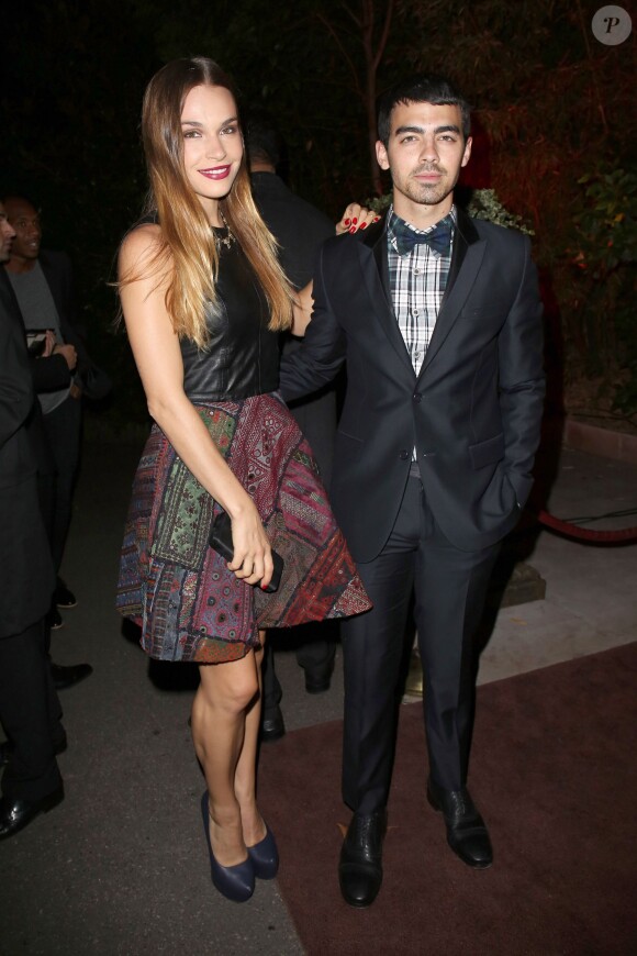 Joe Jonas et sa petite amie Blanca Eggenschwiler assistent à l'after-party de la projection du film Mademoiselle C au pavillon Ledoyen. Paris, le 1er octobre 2013.