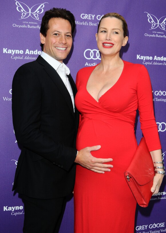 Ioan Gruffudd et sa femme Alice Evans, enceinte, à Los Angeles le 8 juin 2013.