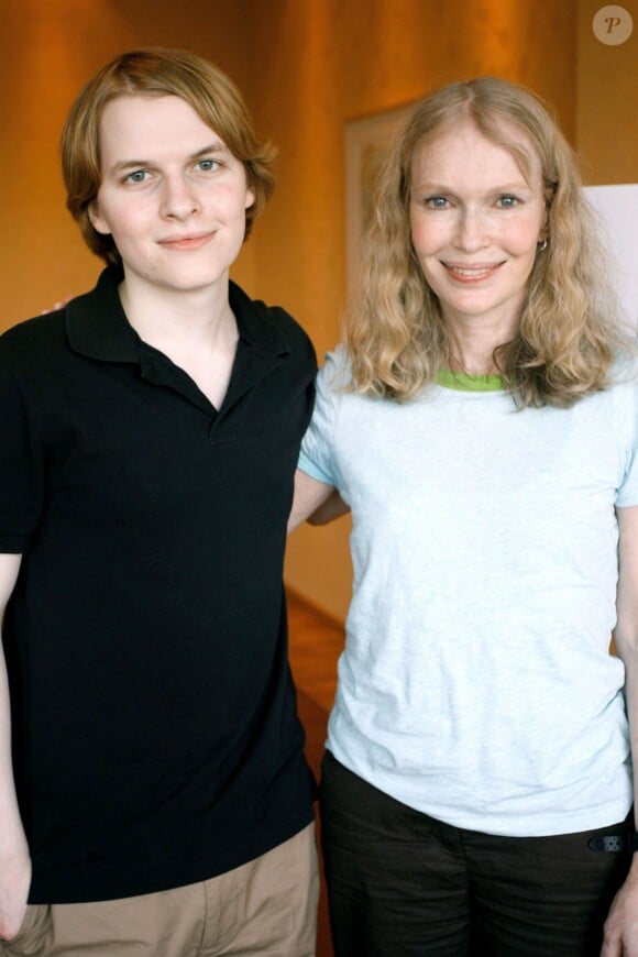 Mia Farrow avec son fils Ronan le 19 juin 2006 à Berlin