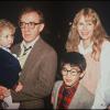 Woody Allen et Mia Farrow en famille en 1987