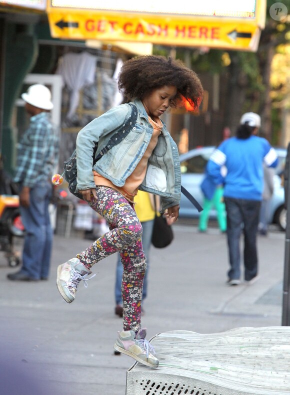 Quvenzhané Wallis tourne une scène musicale du film Annie à Harlem, New York, le 2 octobre 2013.