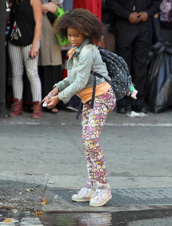 Quvenzhané Wallis tourne une scène musicale du film Annie à Harlem, New York, le 2 octobre 2013.