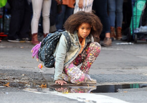 Quvenzhané Wallis tourne une scène musicale du film Annie à Harlem, New York, le 2 octobre 2013.