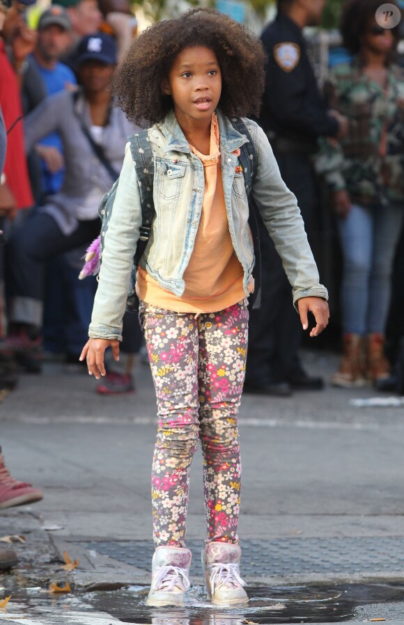 Quvenzhané Wallis tourne une scène musicale du film Annie à Harlem, New York, le 2 octobre 2013.