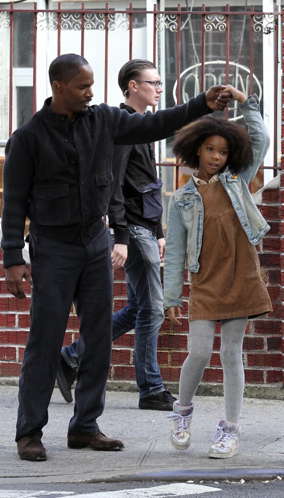 Quvenzhané Wallis et Jamie Foxx sur le tournage du film Annie dans le Queens, New York, le 27 septembre 2013.