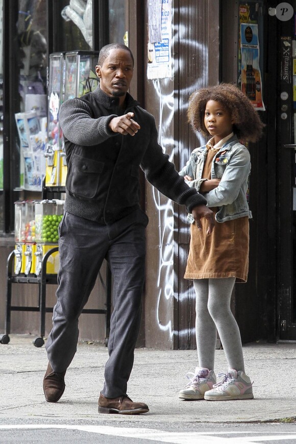 Quvenzhané Wallis et Jamie Foxx sur le tournage du film Annie dans le Queens, New York, le 27 septembre 2013.