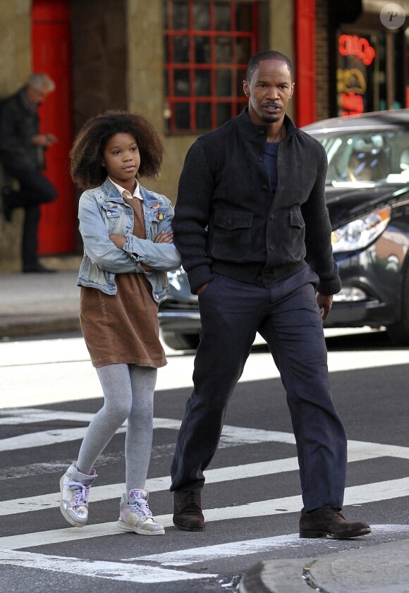 Quvenzhané Wallis et Jamie Foxx sur le tournage du film Annie dans le Queens, New York, le 27 septembre 2013.