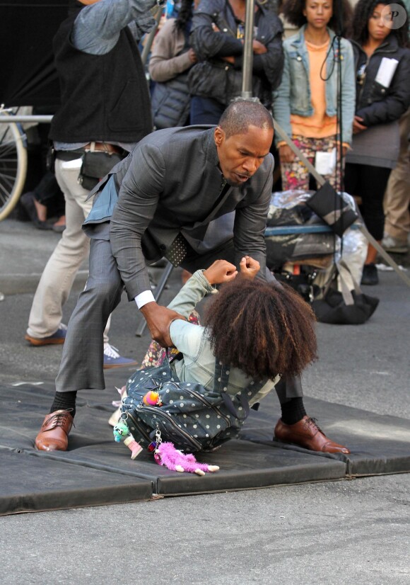 Quvenzhane Wallis et Jamie Foxx sur le tournage d'Annie à TriBeCa, New York le 25 septembre 2013.